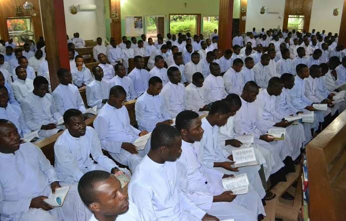 Are Clergymen Employees Or Voluntary Church Workers
